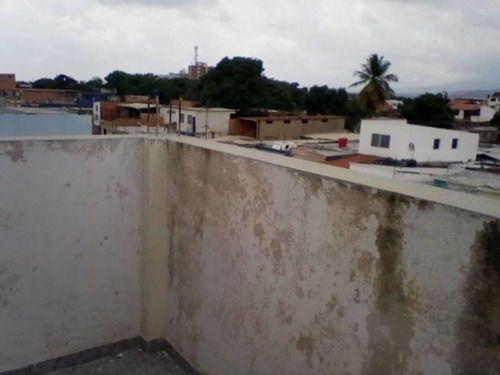 Imagen 24 de 30 de Ar López/** Edificio Con 2 Locales Comerciales Pb, 1er Piso Amplio Apartamento C/terraza 2do Piso Otro Apto Tipo Estudio Y + En Venta Barquisimeto Zona Oeste, Tlf. 04245257450. # 22-10177. Lara, Ven.