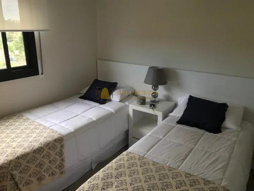 Departamento De 2 Dormitorios En Venta, Punta Del Este- Ref: 3759