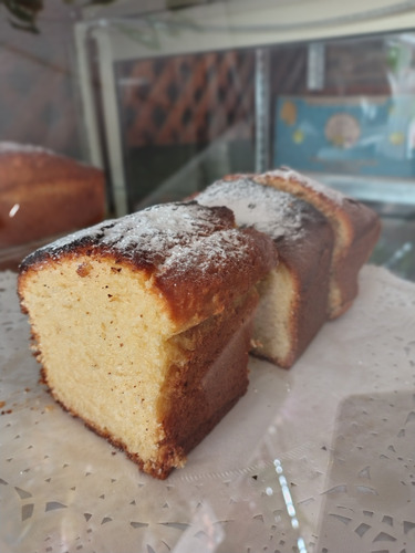 Variedad De Pan, Dulces Y Empanadas
