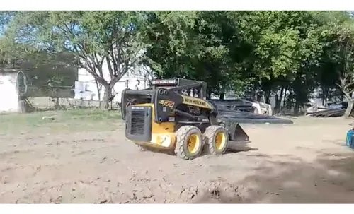 Minicargador New Holland L175 2010