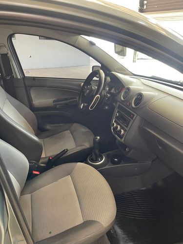 Volkswagen Voyage 1.6 Highline 101cv