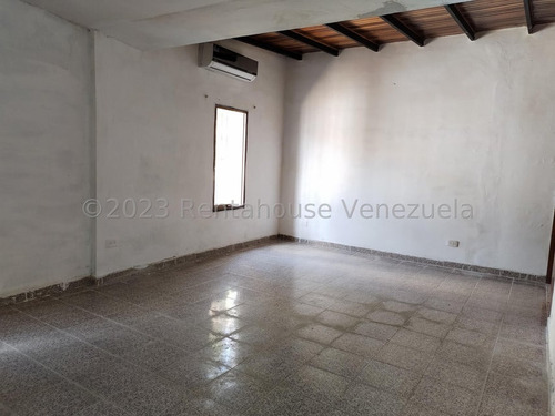 Casa En Venta Urbanización Chucho Briceño Cabudare Lara (24-9408) // Invierta Seguro Con Rentahouse//