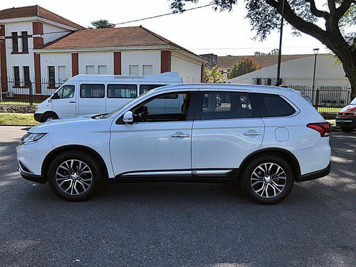 Imagen 8 de 15 de Mitsubishi Outlander 2.4 Gls 4wd 7a At 2016
