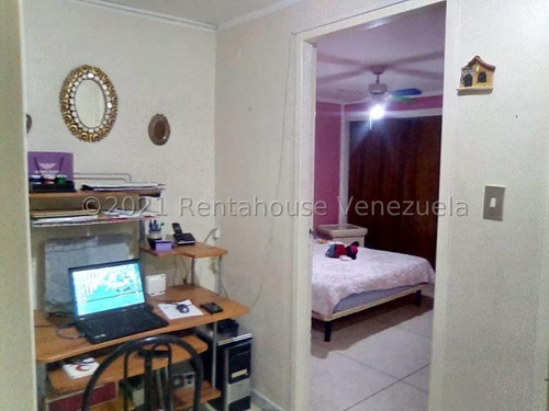 Imagen 4 de 11 de Apartamento Venta Clnas Bello Monte Mls #21-22990 Espectacular Apartamento De 119 Mts.2, Fresco Y Bien Iluminado, De Excelente Distribución: Tres Habitaciones, Dos Baños Completos, Amplia Cocina