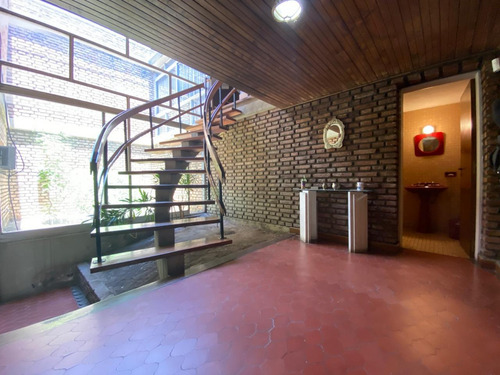 Venta Casa - Alto Cofico - 3 Dorm. - 4 Baños - Apto Crédito Hipotecario - Lugar Para Consultorios En Planta Baja