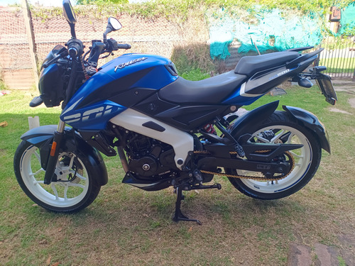 Rouser Ns 200