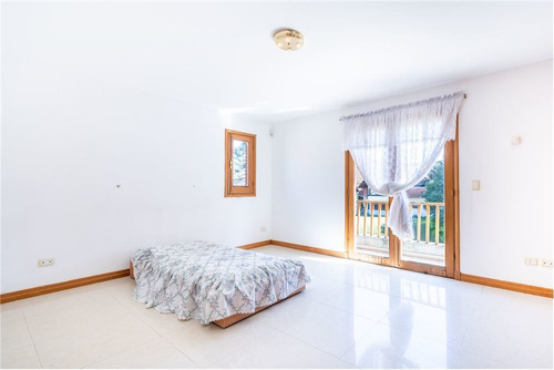Casa De 5 Dormitorios, Próxima A Los Colegios