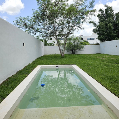 Casa En Venta En Privada Residencial Alura, Cholul.
