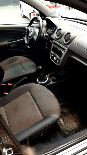 Volkswagen Voyage 1.6 Comfortline 101cv 2014