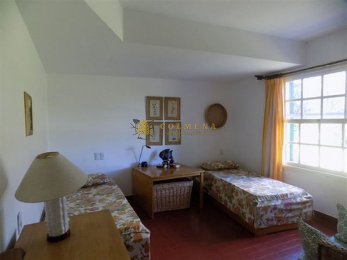 Apartamento En Muy Buena Ubicacion En La Brava, De 3 Dor, 3 Baños Mas Dependencia Con Baño, Y Cochera Techada. Consulte!!!!!!- Ref: 2063