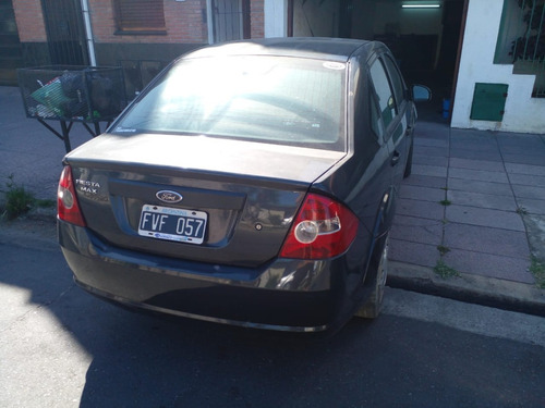 Imagen 6 de 10 de Ford Fiesta Max 1.6 Ambient 2006