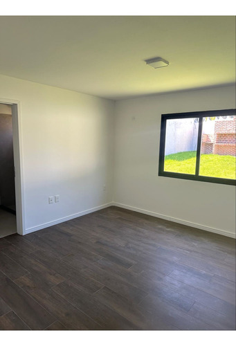 Venta Casa 3 Dormitorios Lomas De Solymar A Estrenar Hermosa Ph Próxima A La Rambla Costanera Y Tuyuti. Zona De Servicios, Locomoción, Centro De Estudios, Etc. Imperdible Opción.
