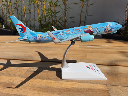 China Eastern 737-800 Frozen 1:200 Jc Wings Avión A Escala (Usado)