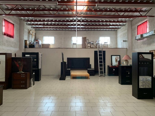 Imagen 7 de 12 de En Venta Local Comercial Muy Grande Y Centrico Enfrente De Plaza Santuario