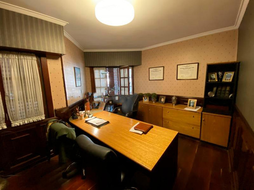 Casa En Venta - 4 Dormitorios 4 Baños - 287mts2 - La Plata