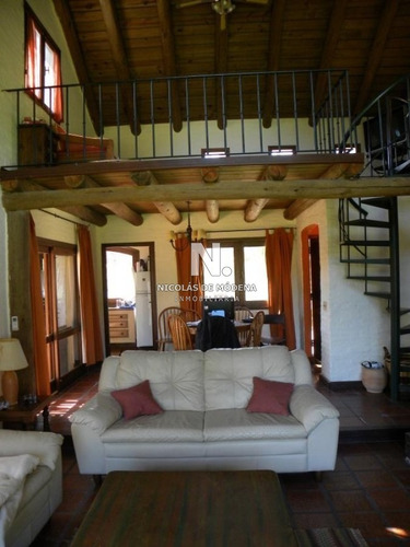 Casa En Pinares Con Vista Parcial Al Mar- Ref: 3807