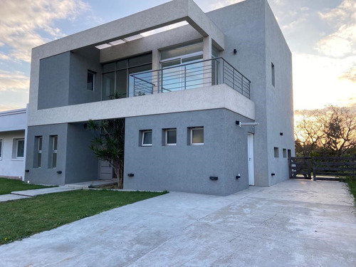 Casa  En Venta En Los Olivares, Malvinas Argentinas, G.b.a. Zona Norte