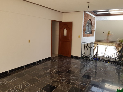 Imagen 4 de 22 de Venta De Hermosa Casa En Arboledas