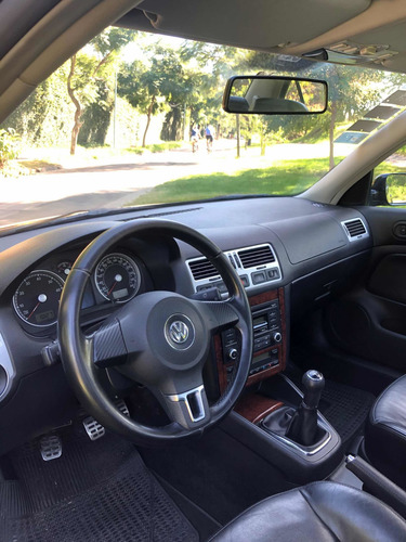 Volkswagen Bora 1.8t Highline T 180cv Cuero 2011