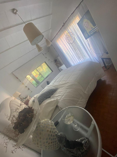 Casa En Venta - 2 Dormitorios 2 Baños - 300mts2 - Berazategui