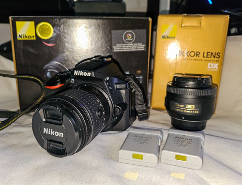 Nikon D-5600 Kit, 2 Lentes, 2 Baterias, Estado 10/10.