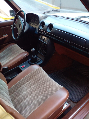 Mercedes Benz 300d. Full