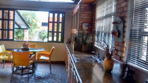 Imagen 2 de 11 de Casa En La Urb. Altos De Guataparo, Lemc-317