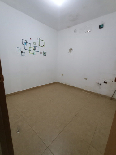 Imagen 5 de 14 de En Venta Centro Medico En Valencia, Cerca Del Hospital Central De Valencia