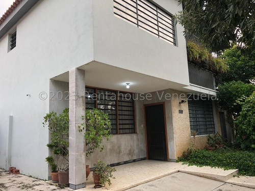 Casa En Venta Trigal Centro Valencia Con Excelente Distribución Calle Cerrada Anra