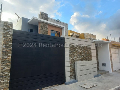 Townhouse Venta  Obra Gris Con Pozo, Parrillera, Piscina  Jardin Mañongo Naguanagua  Carabobo L..eida Falcon Lf24-15518