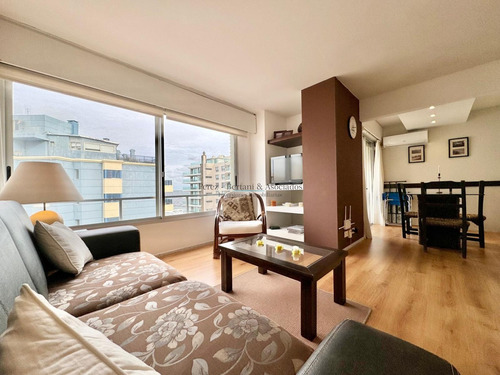 Apartamento De Dos Dormitorios Con Vista Al Mar En Península - Alquiler De Temporada - Venta