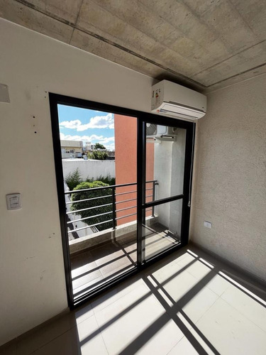 Imagen 7 de 16 de Departamento En Venta, Haedo Moron, Con Terraza Privada Y Parrilla