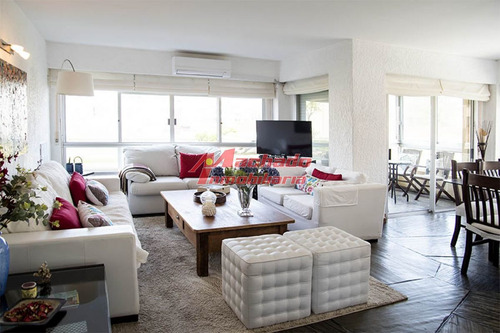 Imagen 2 de 15 de Venta De Apartamento En Peninsula A Mts De La Plaza