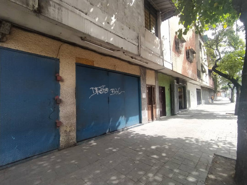 Casa Y Local A Pie De Calle En Venta En La Avenida Fuerzas Armadas Sur