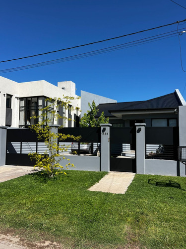 Hermosa Casa En Venta De Dos Dormitorios 