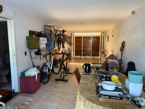 Venta Casa 4 Dormitorios El Palomar 290 M2 Lote 600m2 Piscina Quincho