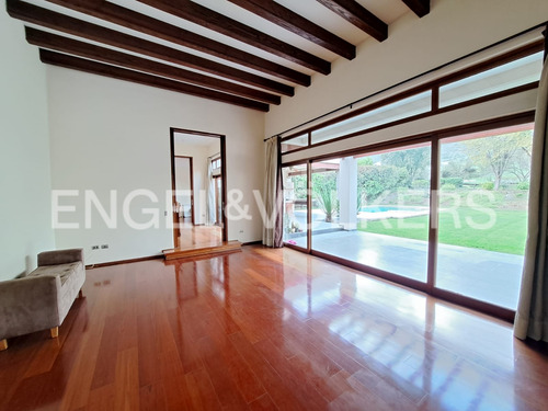 Hacienda, Borde Cancha. Excelente Casa En Venta