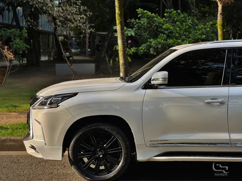 Lexus LX 5.7 570