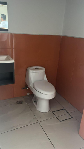 Local En Venta O Renta En La Col. Arbide, Leon, Gto. En Plaza Nicaragua Con Elevador,estacionamiento