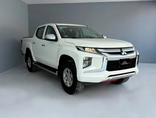 Mitsubishi L200 2.4 GLX 4x2 Mt