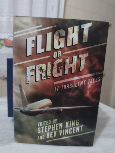 Stephen King - Flight Or Fright: 17 Turbulent Tales