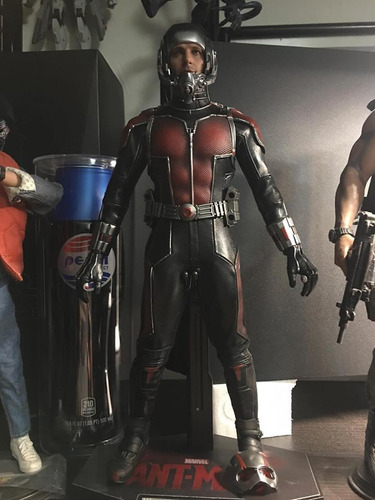 Hot Toys Antman 1/6 (Usado)