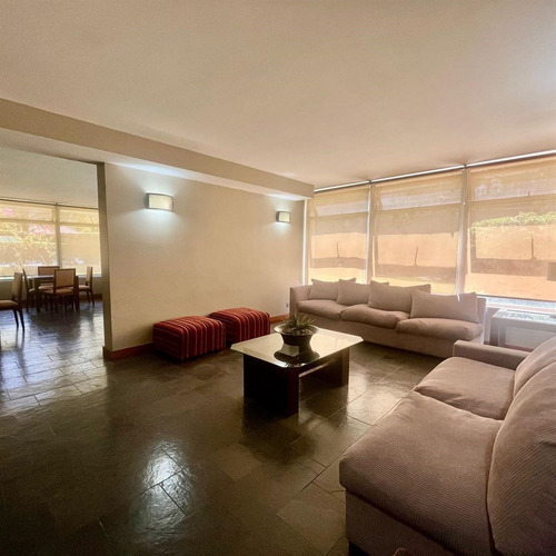 Departamento En Venta De 3 Dorm. 2 Baños En Las Condes