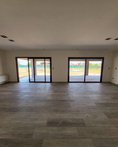 Imagen 23 de 30 de La Cascada Country Golf, Casa En Venta, 3 Dormitorios, 3 Baños, Cochera Para 3