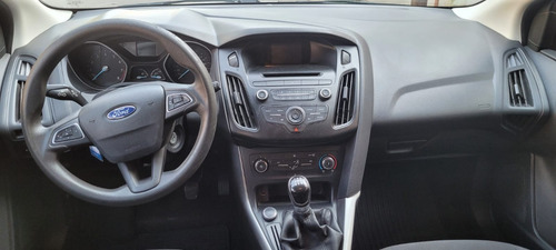Imagen 17 de 21 de Ford Focus 1.6 S Sedan 2016