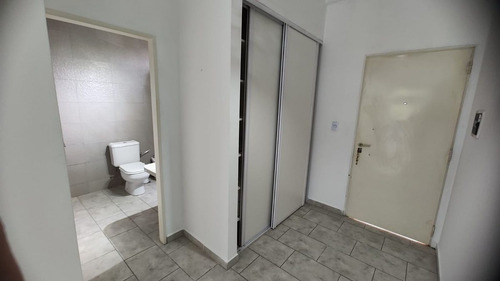 Monoambiente En Alquiler Con Balcón Y Parrilla