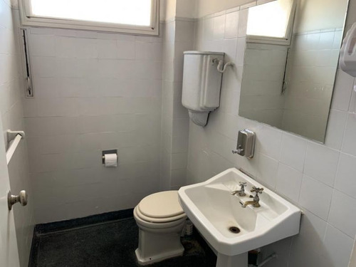 Oficina En Venta De 3 Ambientes 2 Dormitorios En Ciudad Vieja