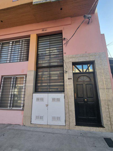 Venta De Departamento Tipo Duplex Tres Ambientes En Lanus