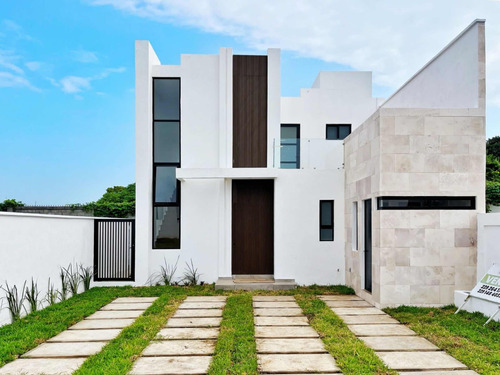 Casa Nueva En Lomas Del Dorado Con Terraza Y Recámara Abajo