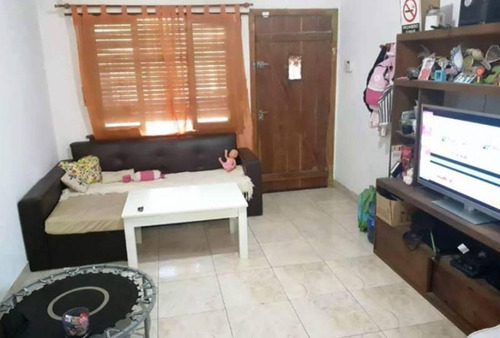 Imagen 2 de 9 de En Venta. Amplia Casa Con 2 Dormitorios + Depto 2ambientes.